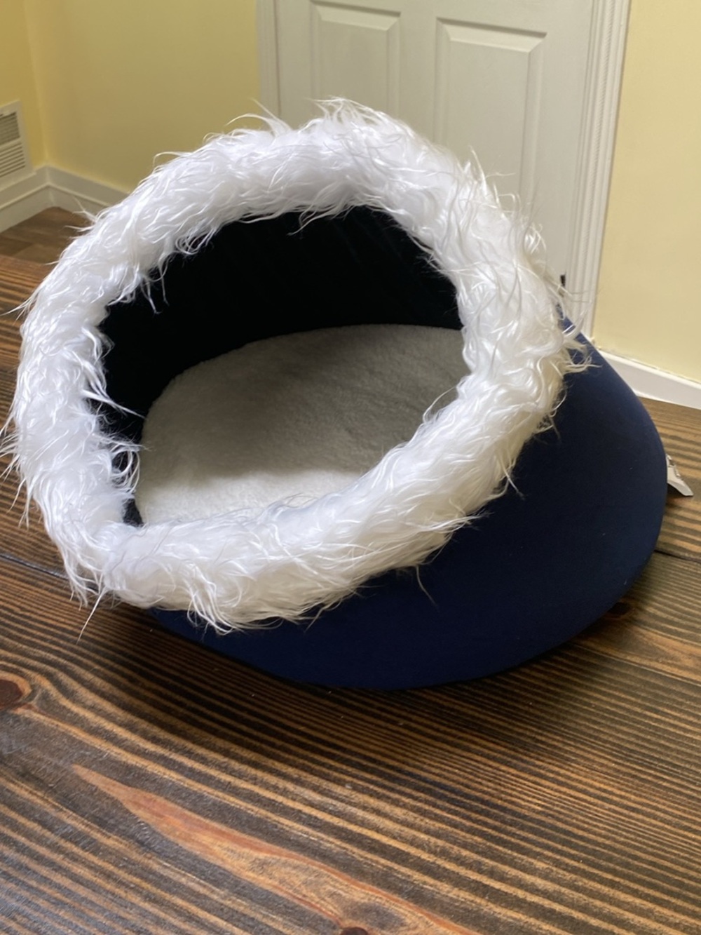 Cozy Navy and White Plush Pet Cave Bed - NWOT